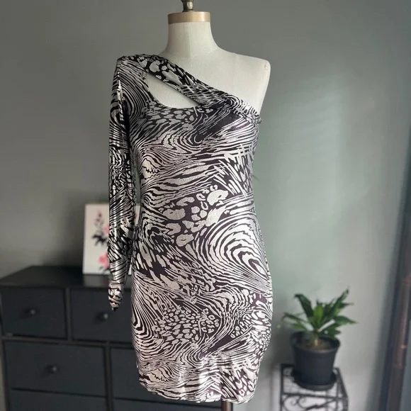 Arden B. Dress Body Con Super Stretch One Arm Dress Size Medium - Picture 2 of 7